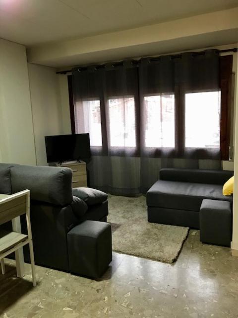 Apartament Encantador Al Centre De Vic Aptgarbi المظهر الخارجي الصورة