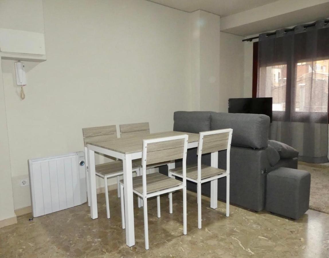 Apartament Encantador Al Centre De Vic Aptgarbi المظهر الخارجي الصورة